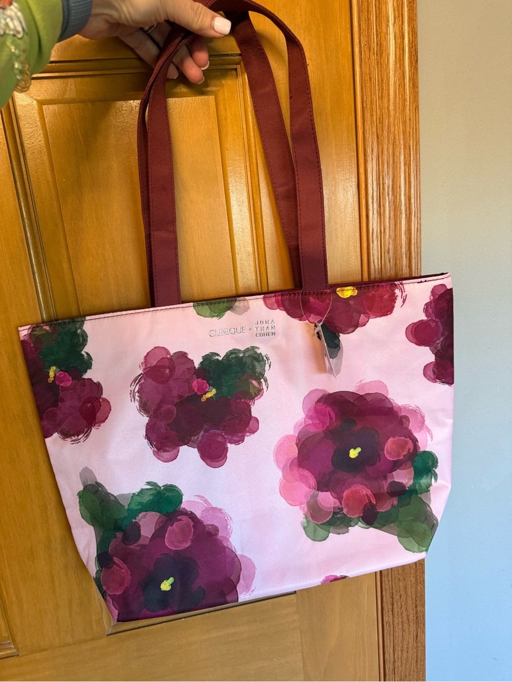 Clinique Pink Floral Tote with Burgundy Handles - Picture 7 of 10